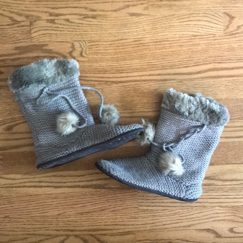 Gap gray fuzzy slippers